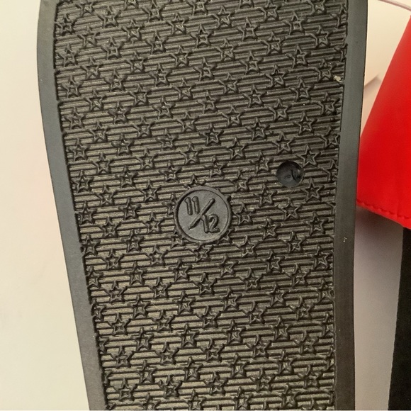 New Mickey Mouse boys sandals size 11/12 - Picture 6 of 6